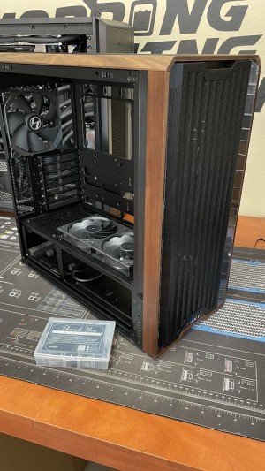 LANCOOL 217 – Letisztult gamer gép